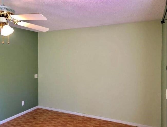 Building Photo - 91 Ventnor E