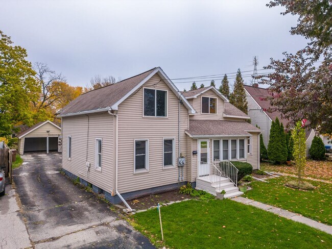 Building Photo - 409 Racine St