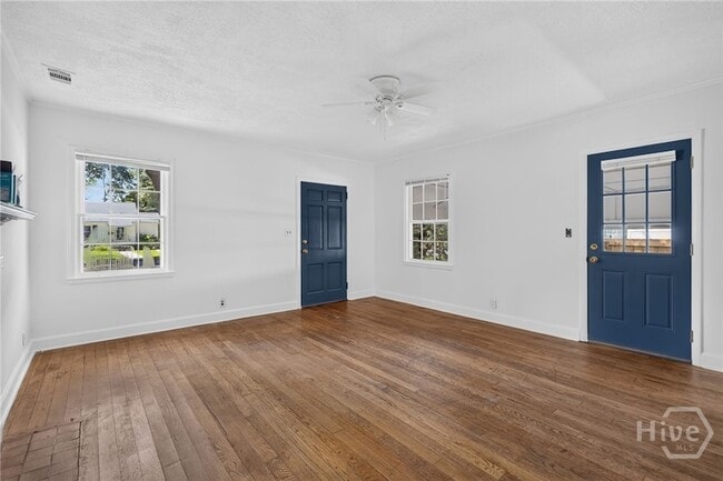 Building Photo - 216 E 57th St