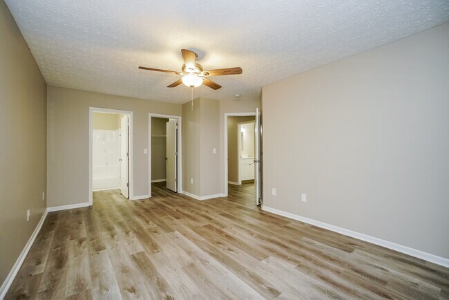 Building Photo - 1994 Ashburn Dr