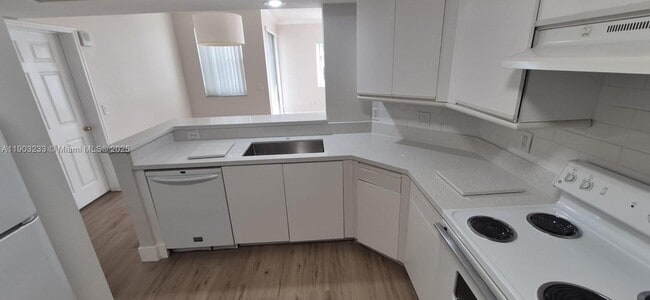 Building Photo - 3245 NE 184th St