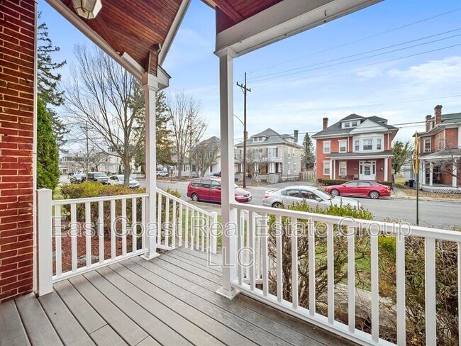 Building Photo - 448 Summit Ave