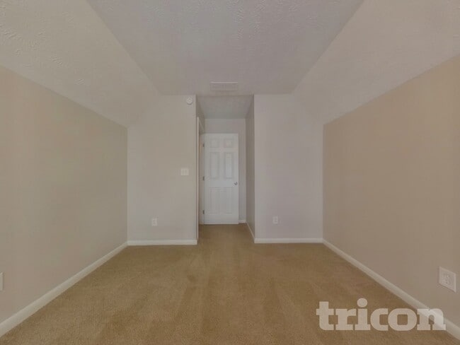 Building Photo - 25 Bermuda Cir