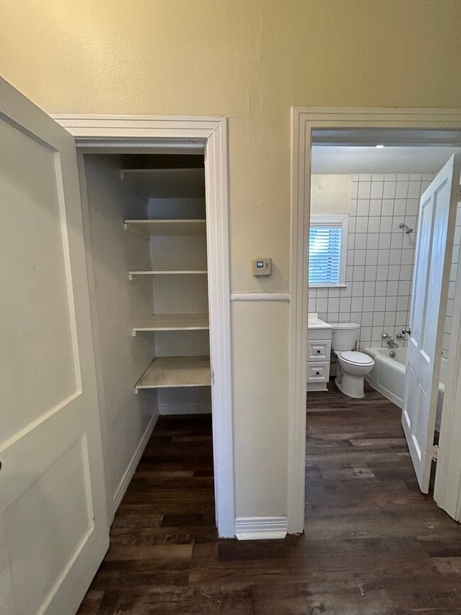 Building Photo - 3 bed/1 bath Duplex