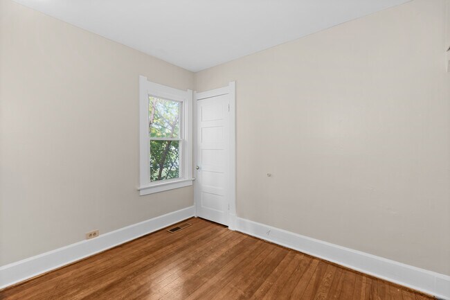 Building Photo - 1005 Woodsdale Ave