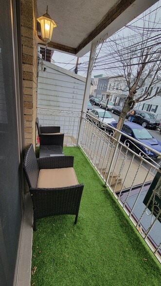 Building Photo - 213 69th St