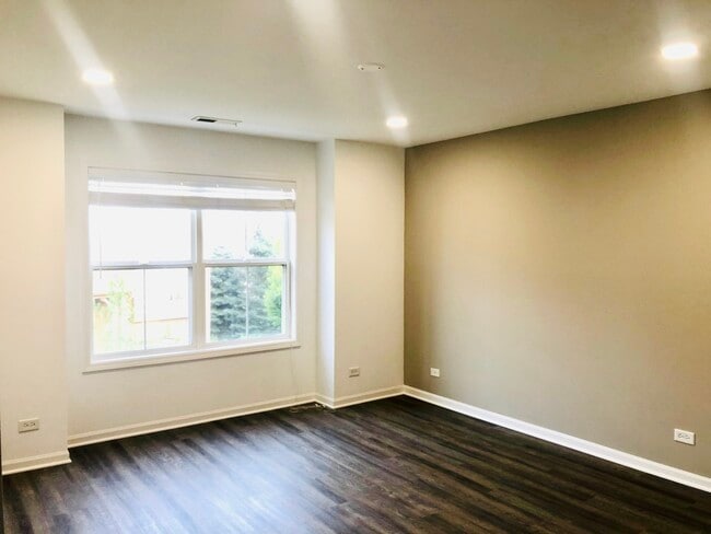 Building Photo - 164 Rosehall Dr