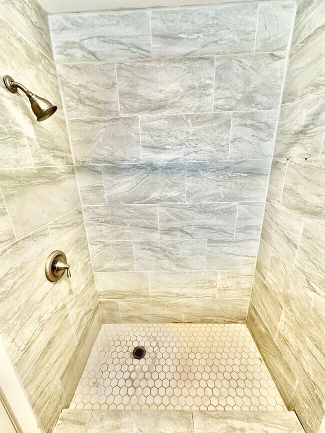 Building Photo - Fully Remodeled 3/2 in Northwest Fresno