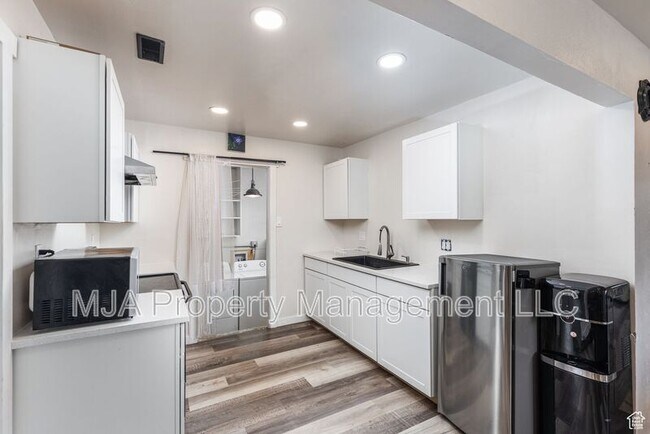 Building Photo - 3304 S 460 E