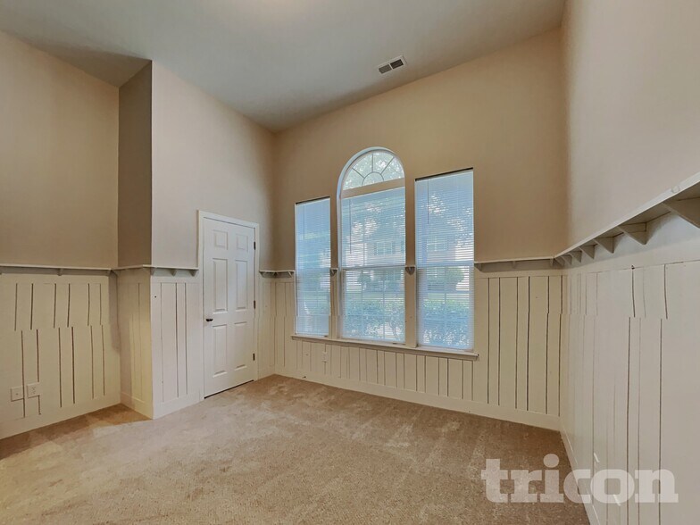 Building Photo - 15609 Carrington Ridge Dr