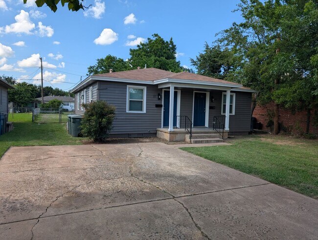 Building Photo - Remodeled luxury 1 bedroom, 1 bath house in Edmond, OK with stainless steel appliances