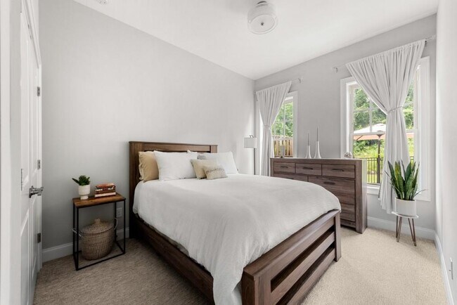 Building Photo - 2045 Bellrick Rd NW