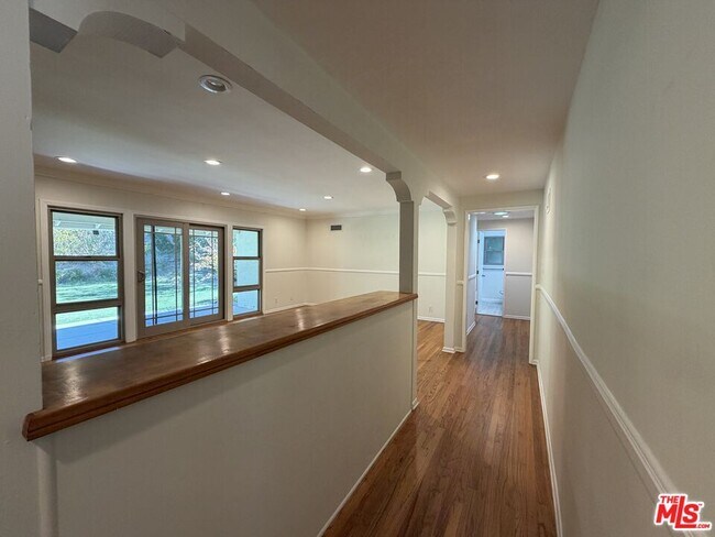 Building Photo - 4850 Excelente Dr