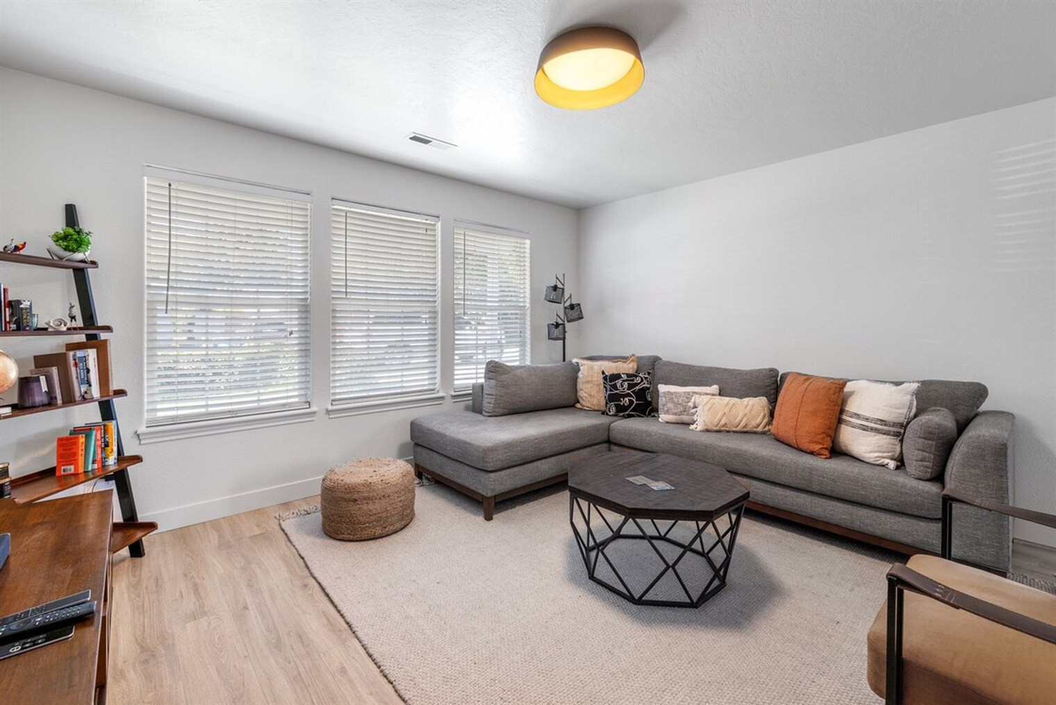 Building Photo - 2624 S Virginia Ave