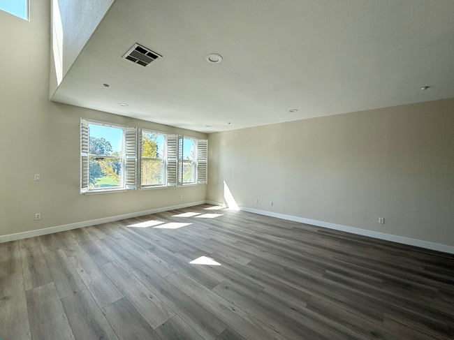 Building Photo - 836 Gaspar Vis