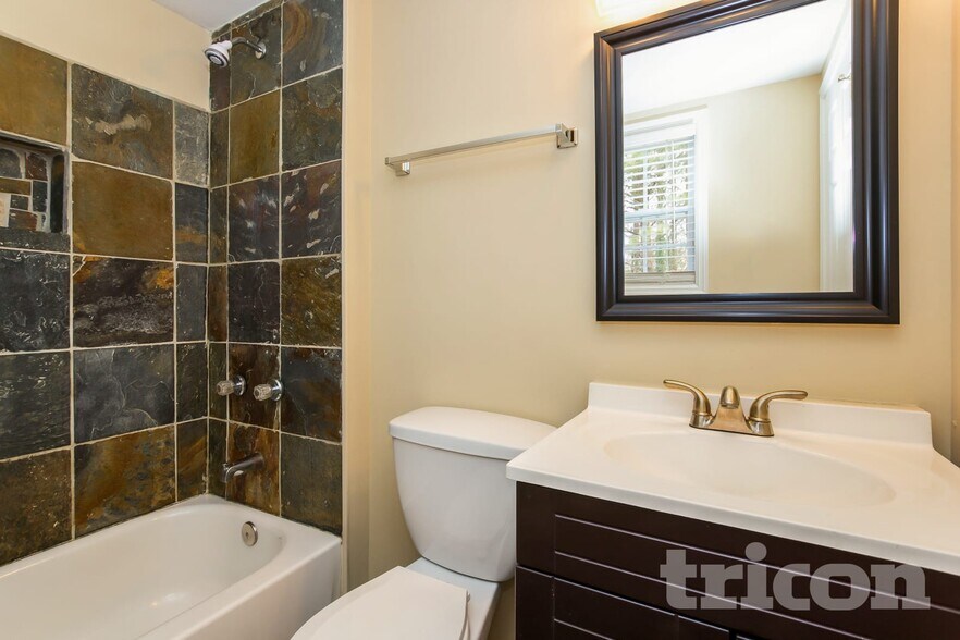 Building Photo - 6355 Queensdale Dr