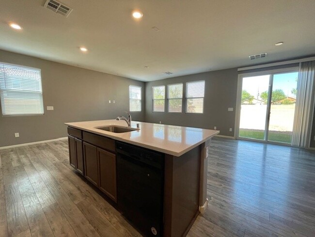 Building Photo - Gorgeous 2 Story Townhome Ready in Gated C...