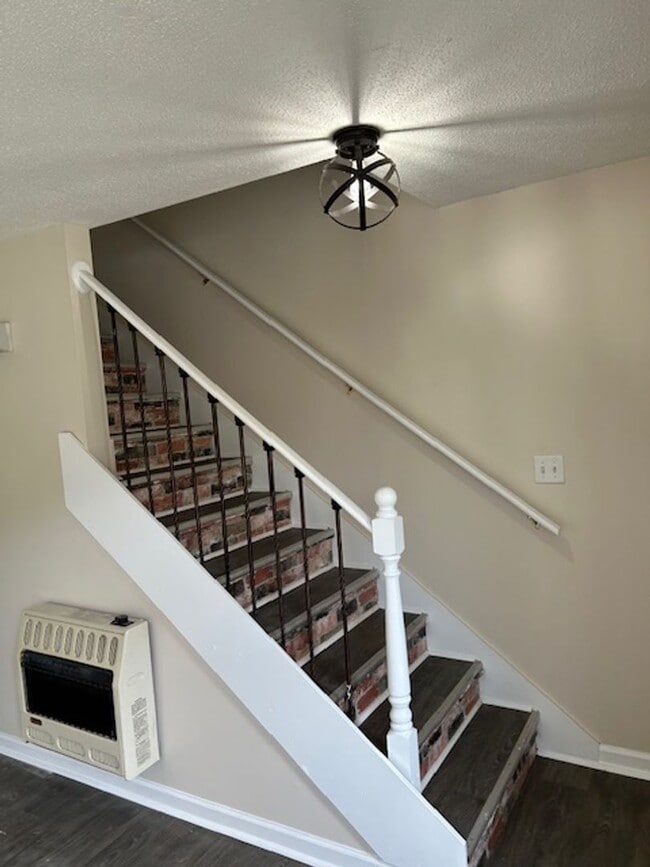 Building Photo - NOW AVAILABLE!! MOVE IN SPECIAL