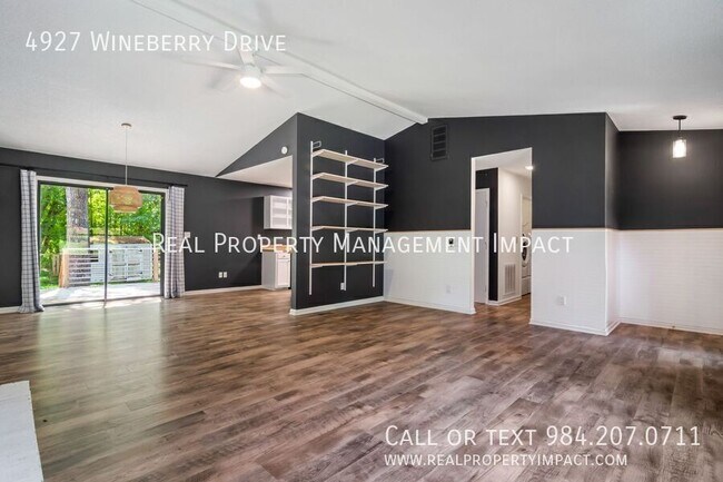 Building Photo - 4927 Wineberry Dr