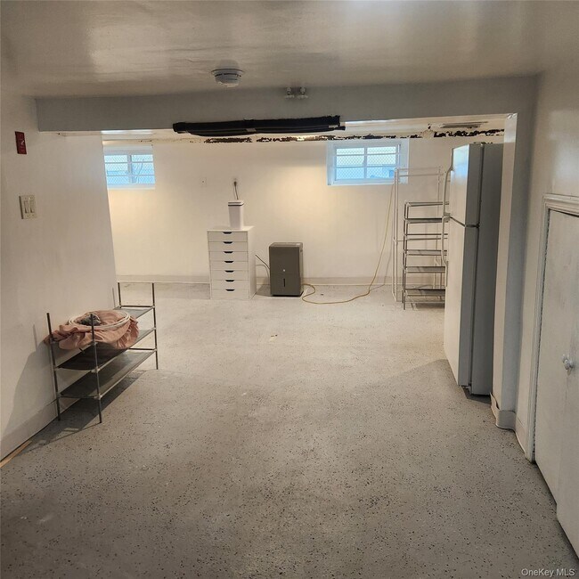 Building Photo - 71 Davis St