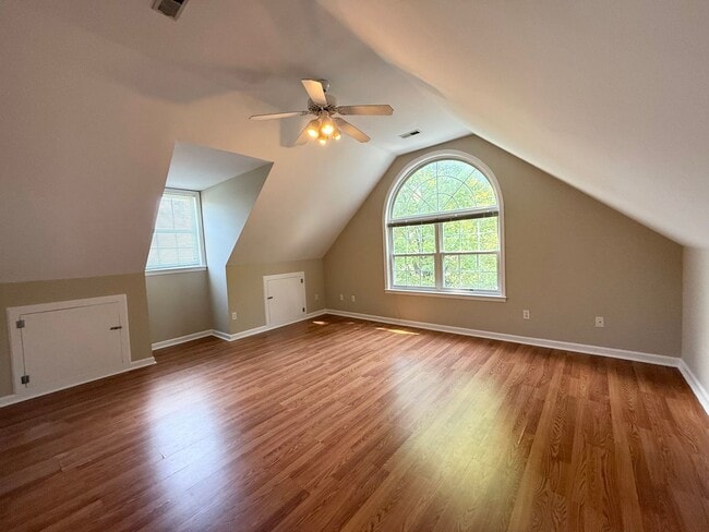 Building Photo - 1721 Honeysuckle Ln