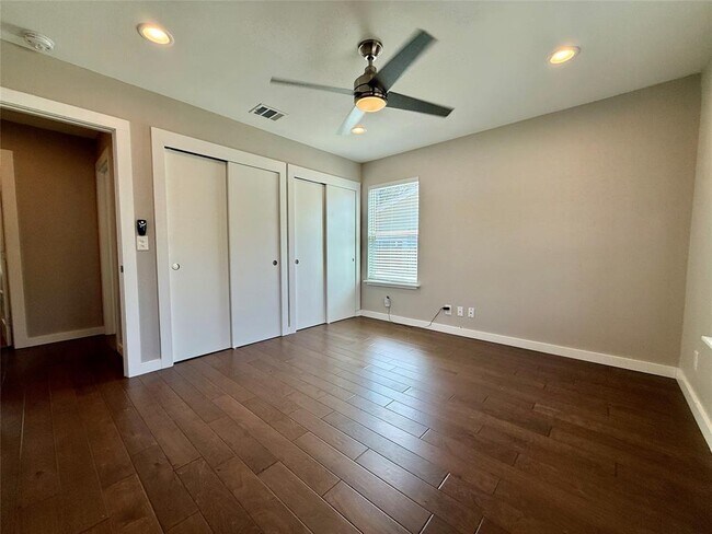 Building Photo - 5229 Basswood Ln