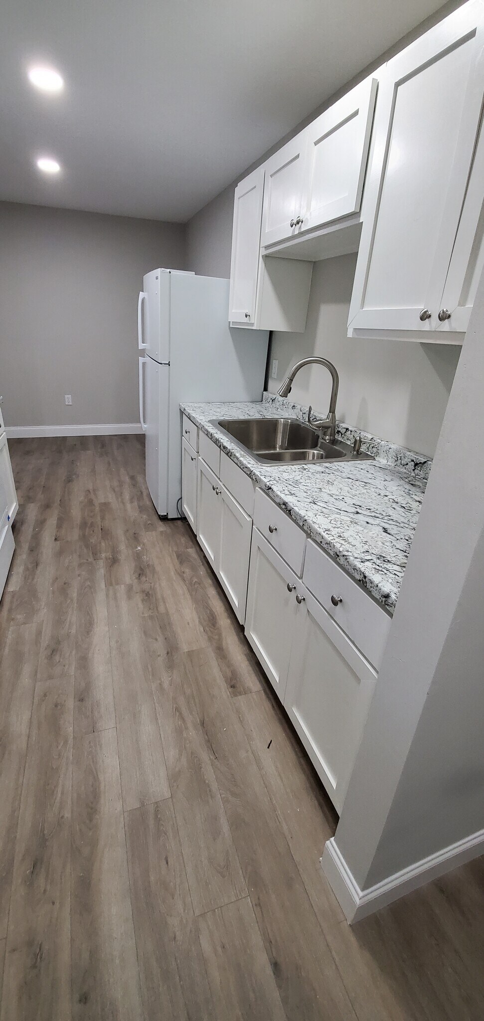 Kitchen - 8552 Rush Ave