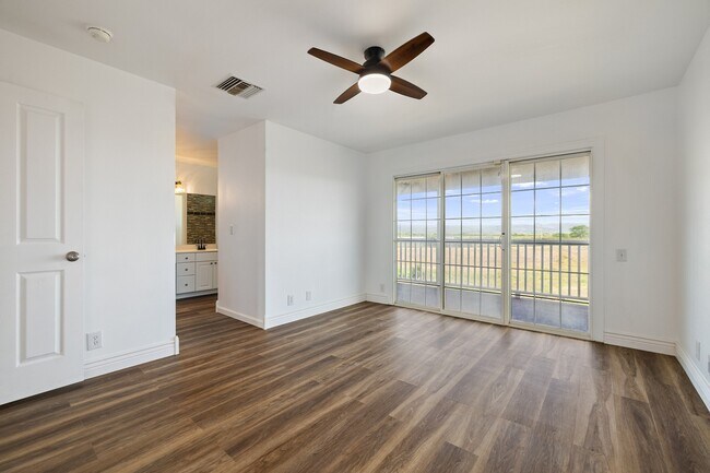 Building Photo - 4 bedroom, 3 bathroom single family house.
