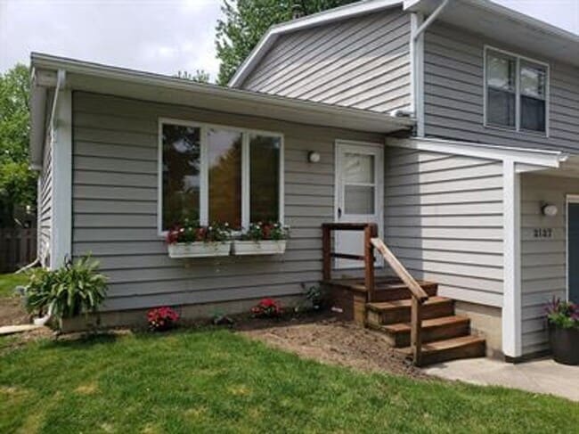 Building Photo - 2127 Ivy Ct