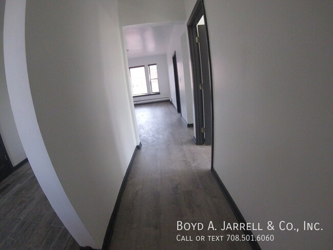 Building Photo - 68 E 57th St