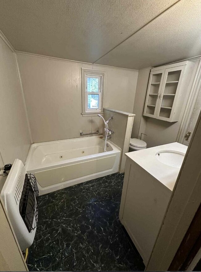 Building Photo - 815 Cedar St