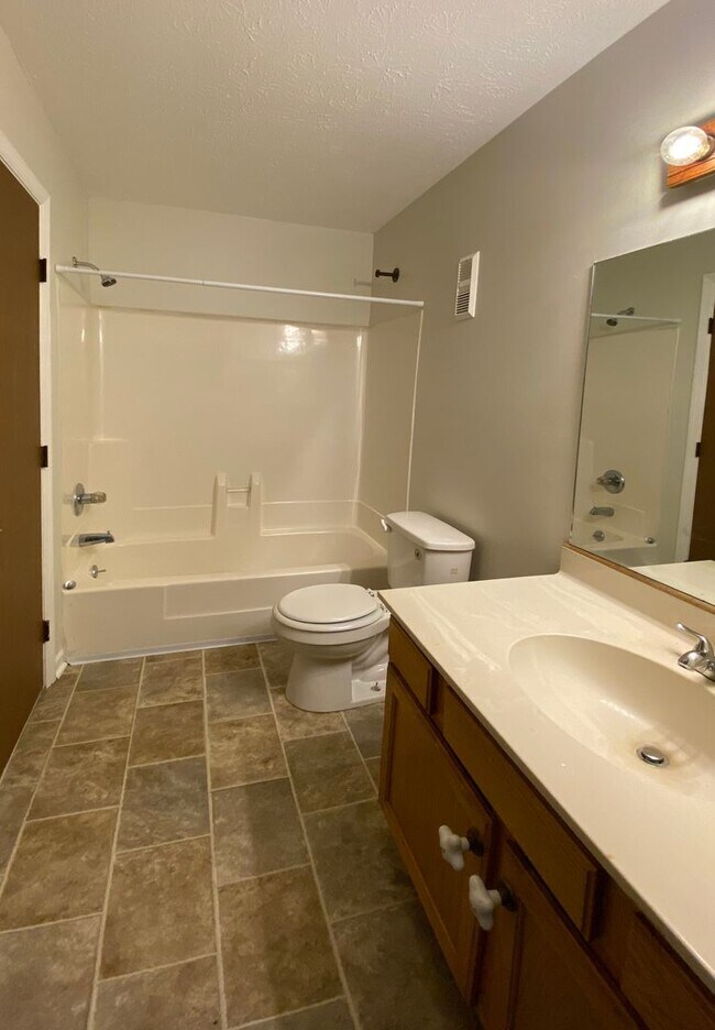 Building Photo - Spacious, All Electric 3 BR House! Fenced Backyard! W/D Hookups, Off-Street Parking