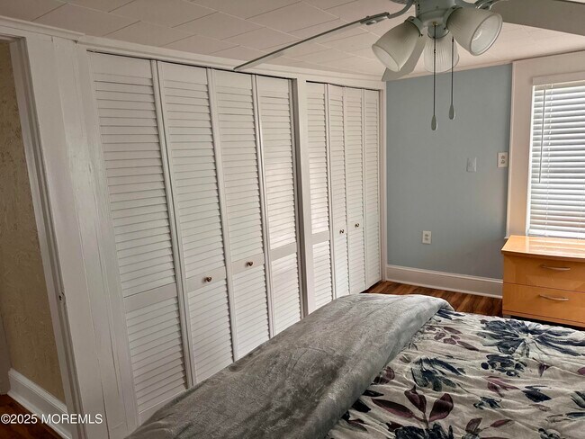 Building Photo - 612 W Sylvania Ave