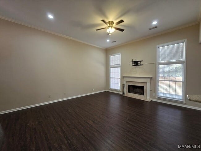 Building Photo - 2230 Kingsbury Dr