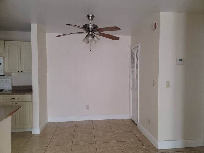 Building Photo - 2550 N Alafaya Trail