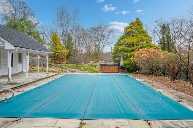 Building Photo - Beautiful 4 Bedroom 3.5 Bathroom Home On Quiet Tree-Lined Street In Millwood.