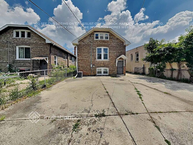 Building Photo - 2428 Ridgeland Ave