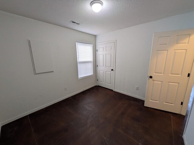 Building Photo - 1332 N Curtis Ct