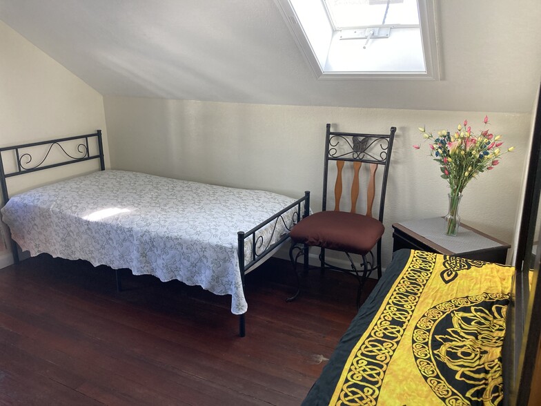 Building Photo - 1044 23rd St