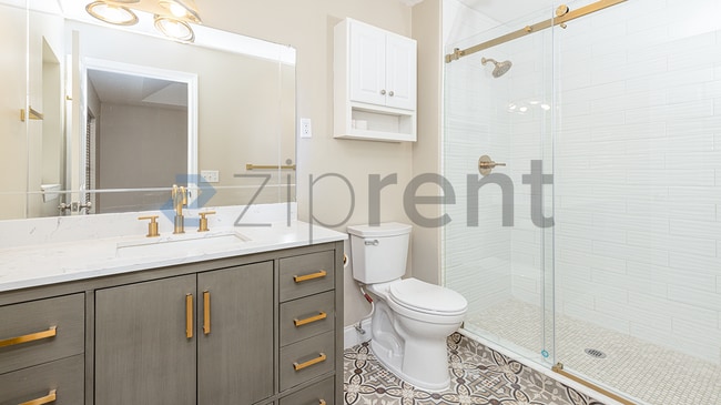 Building Photo - 1404 Edgewater Rd