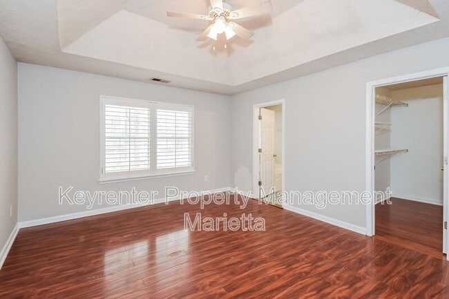 Building Photo - 4819 Lake Park Terrace