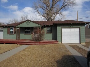 Building Photo - Charming 2 Bedroom W/Garage