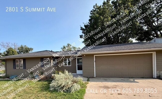 Building Photo - 2801 S Summit Ave