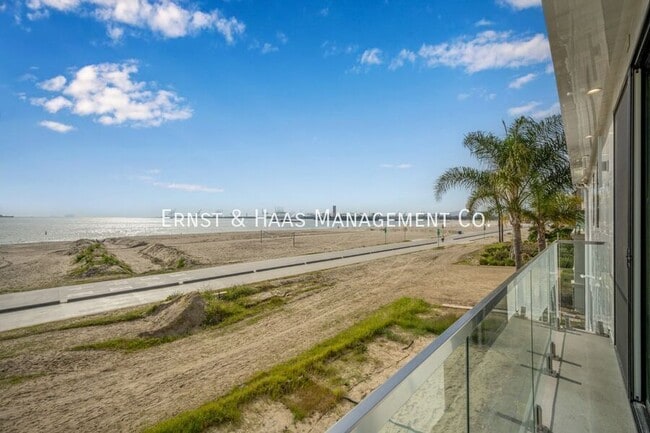 Building Photo - 1724 Bluff Pl