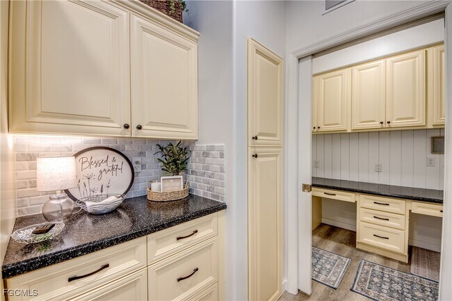 Building Photo - 10519 Diamante Way