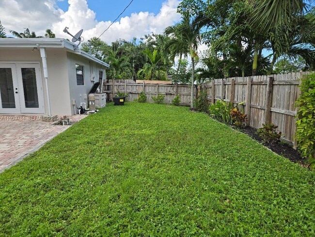 Building Photo - 3909 NW 17th Terrace