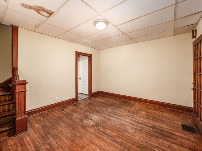 Building Photo - 385 E 13th Ave