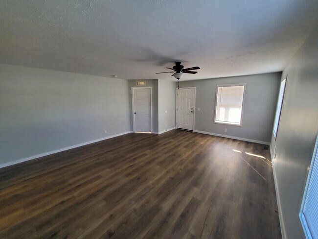 Building Photo - 19 Hummingbird Dr