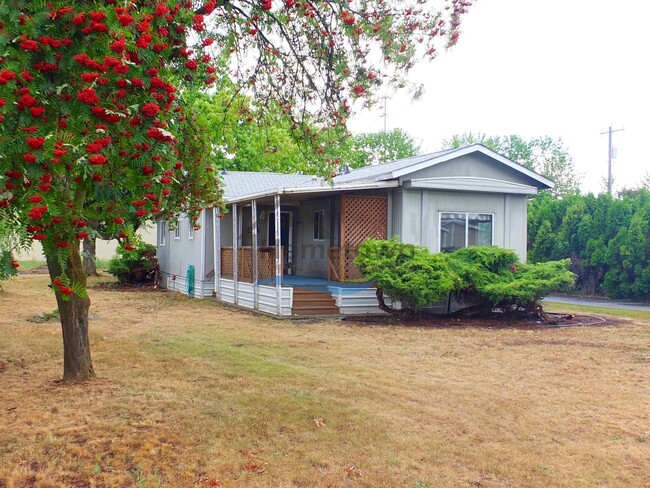 Primary Photo - Cozy 2 Bed 1 Bath Home w/Garage & Indoor S...