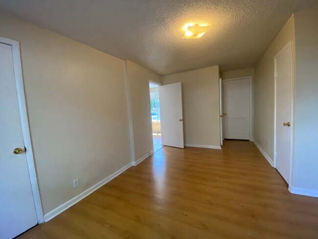 Bedroom with 3 closets - 2406 Clay St